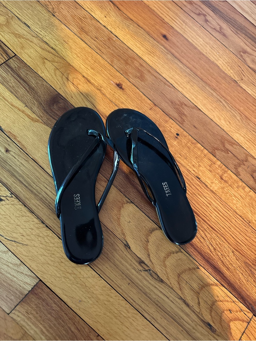 TKEES Black Patent Slim Strap Flip Sandals